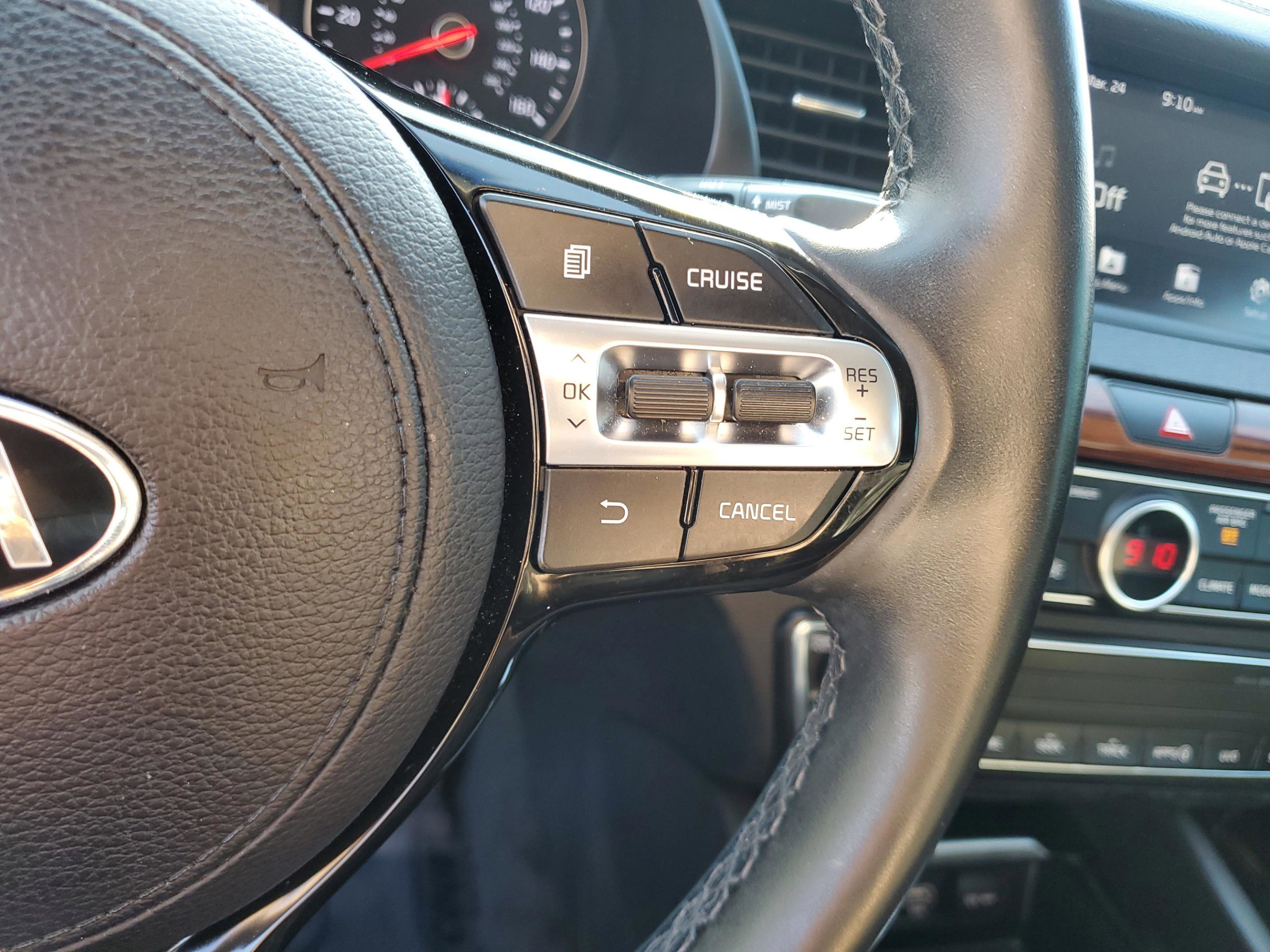 Certified 2018 Kia Cadenza Premium image 29