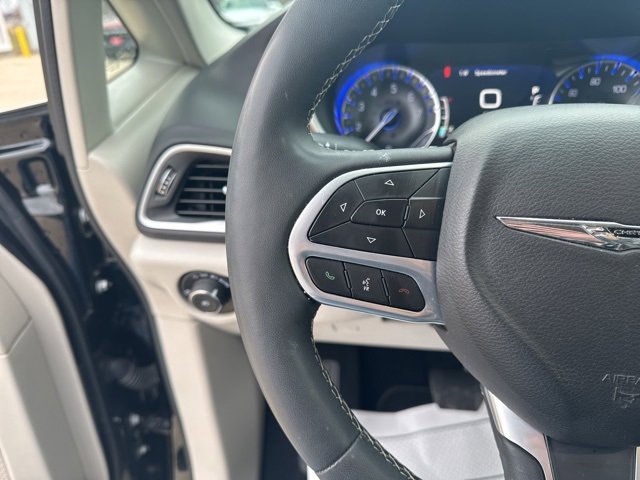 Used 2024 Chrysler Pacifica Touring-L image 14
