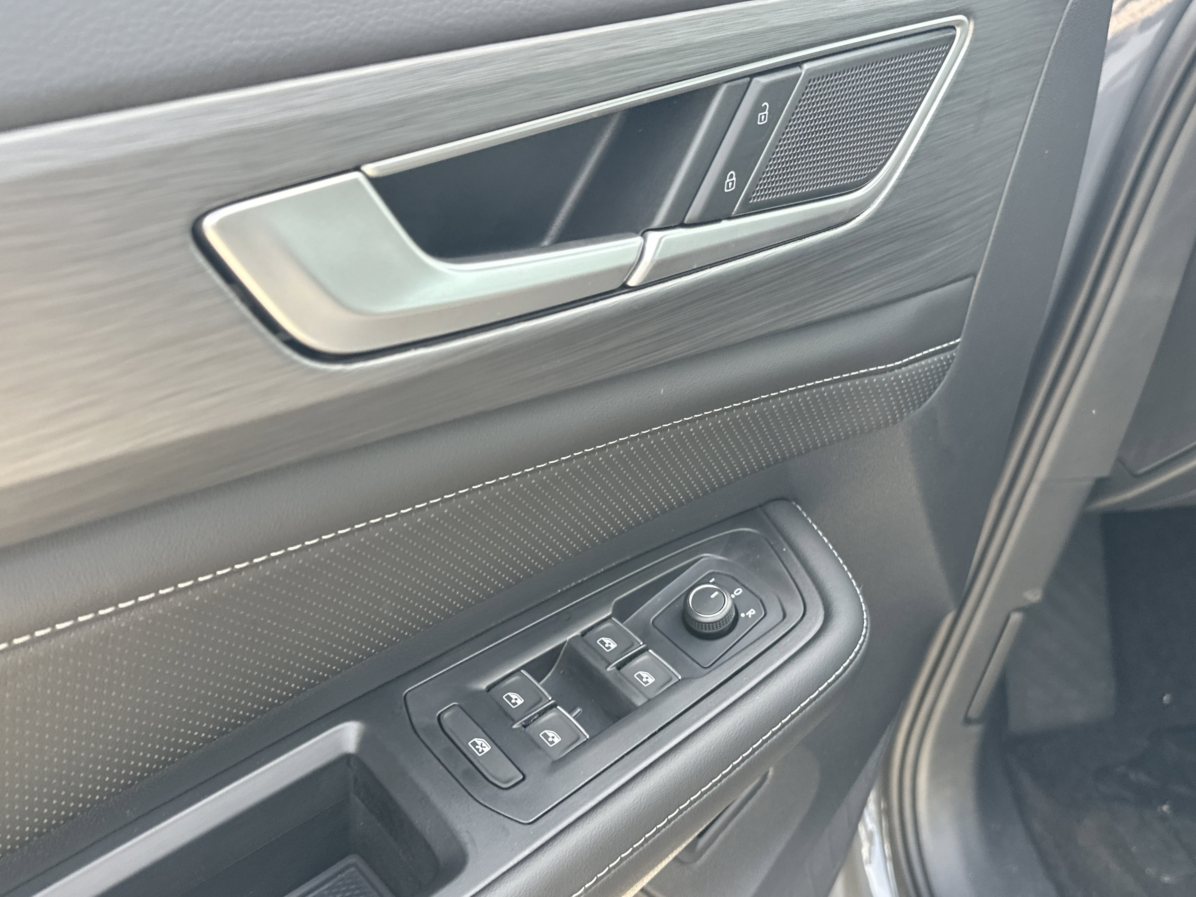 New 2026 Volkswagen Atlas Cross Sport SE image 15