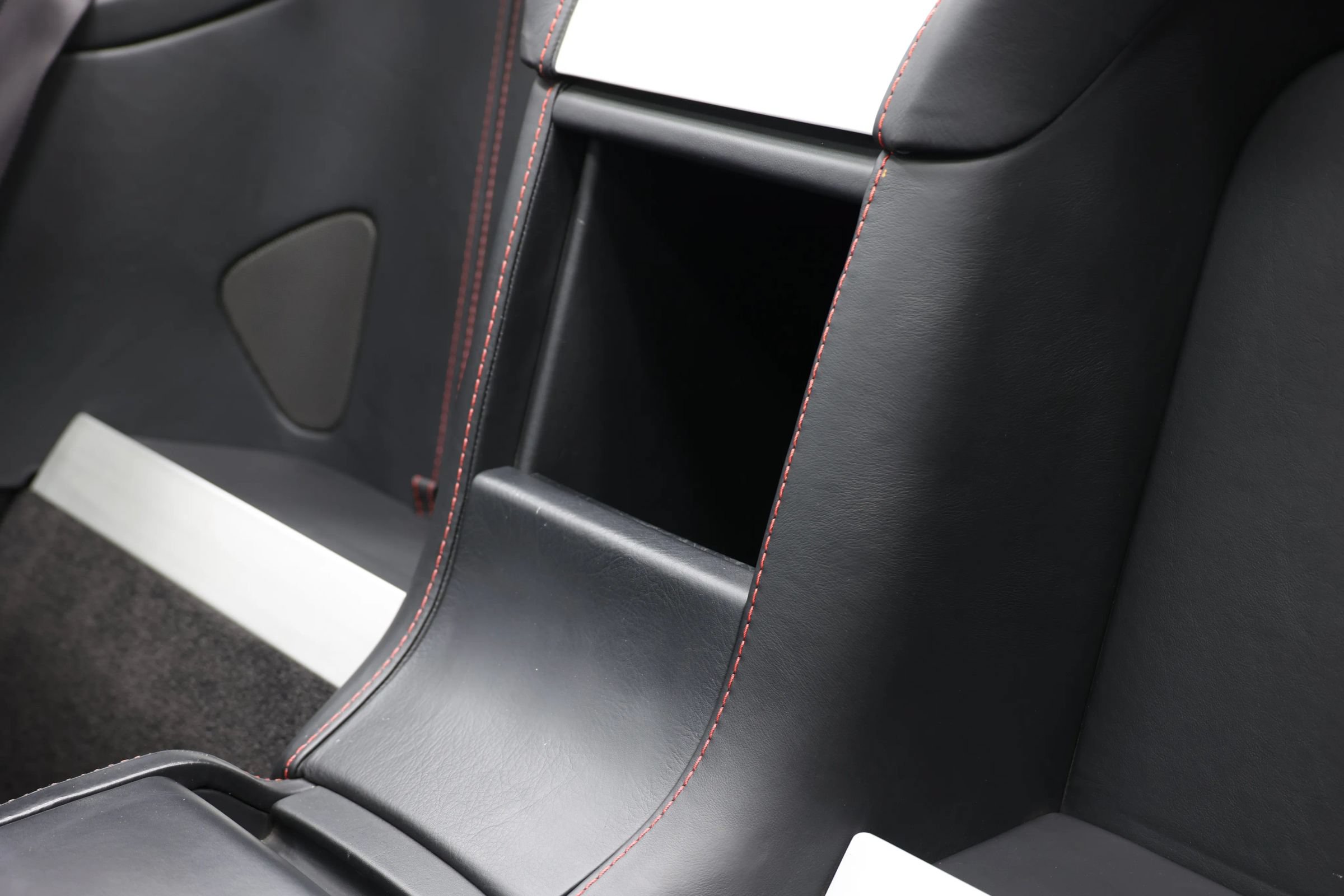 Used 2016 Aston Martin V8 Vantage GT RWD image 42
