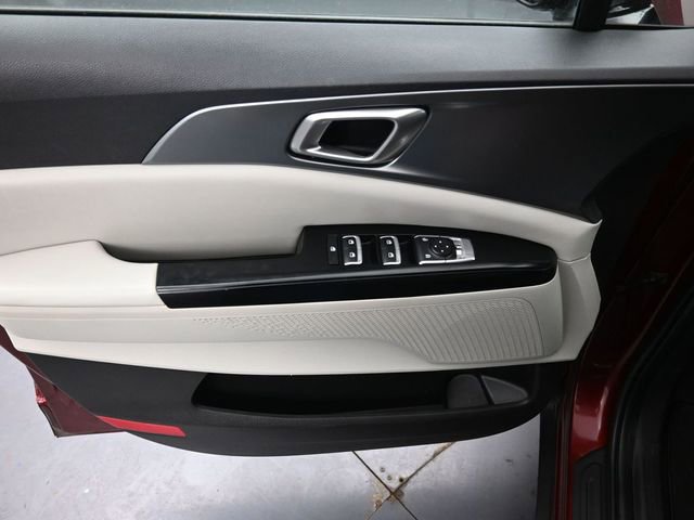 Used 2023 Kia Carnival LX image 22