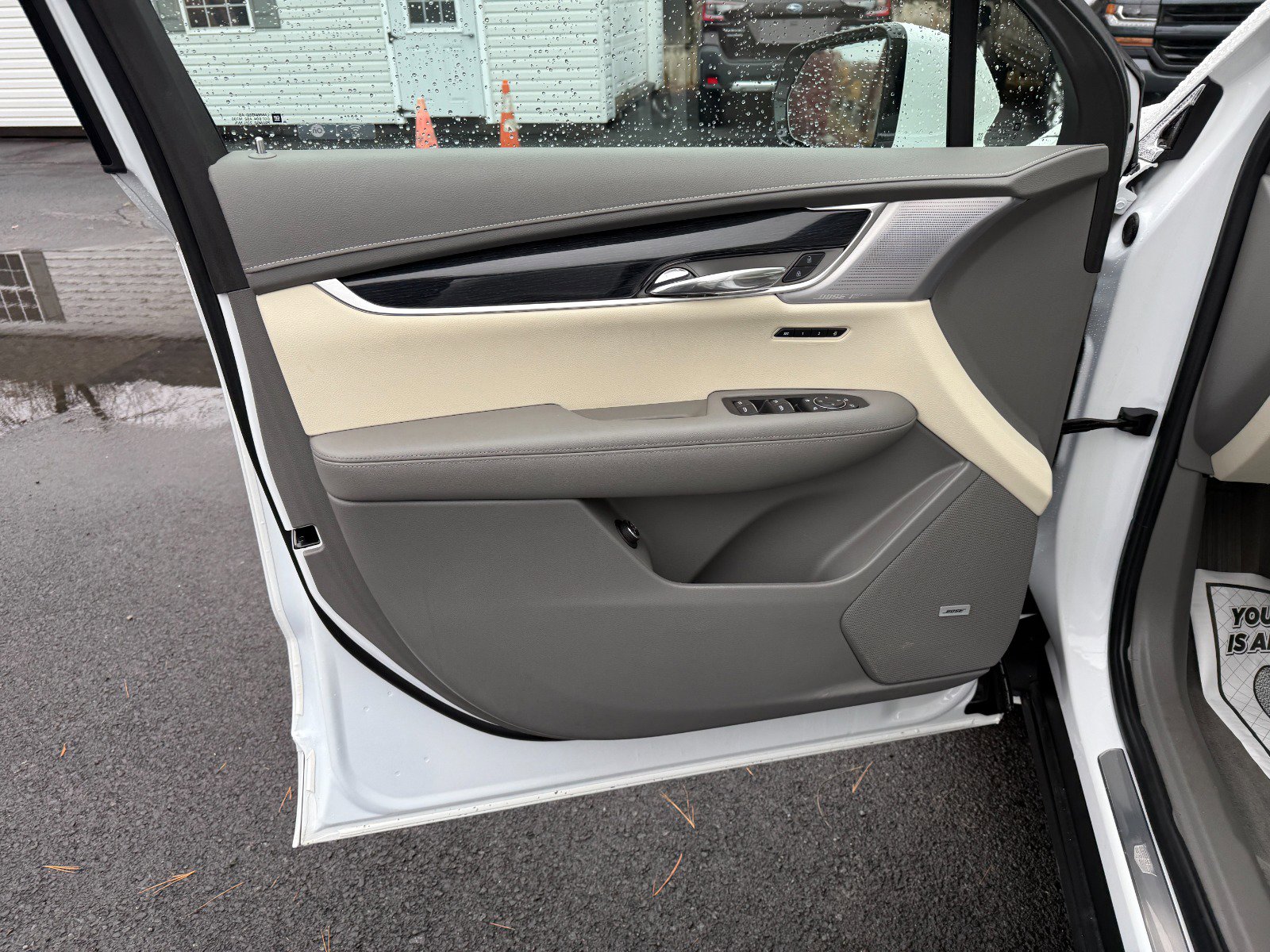 Used 2024 Cadillac XT6 Premium Luxury image 15