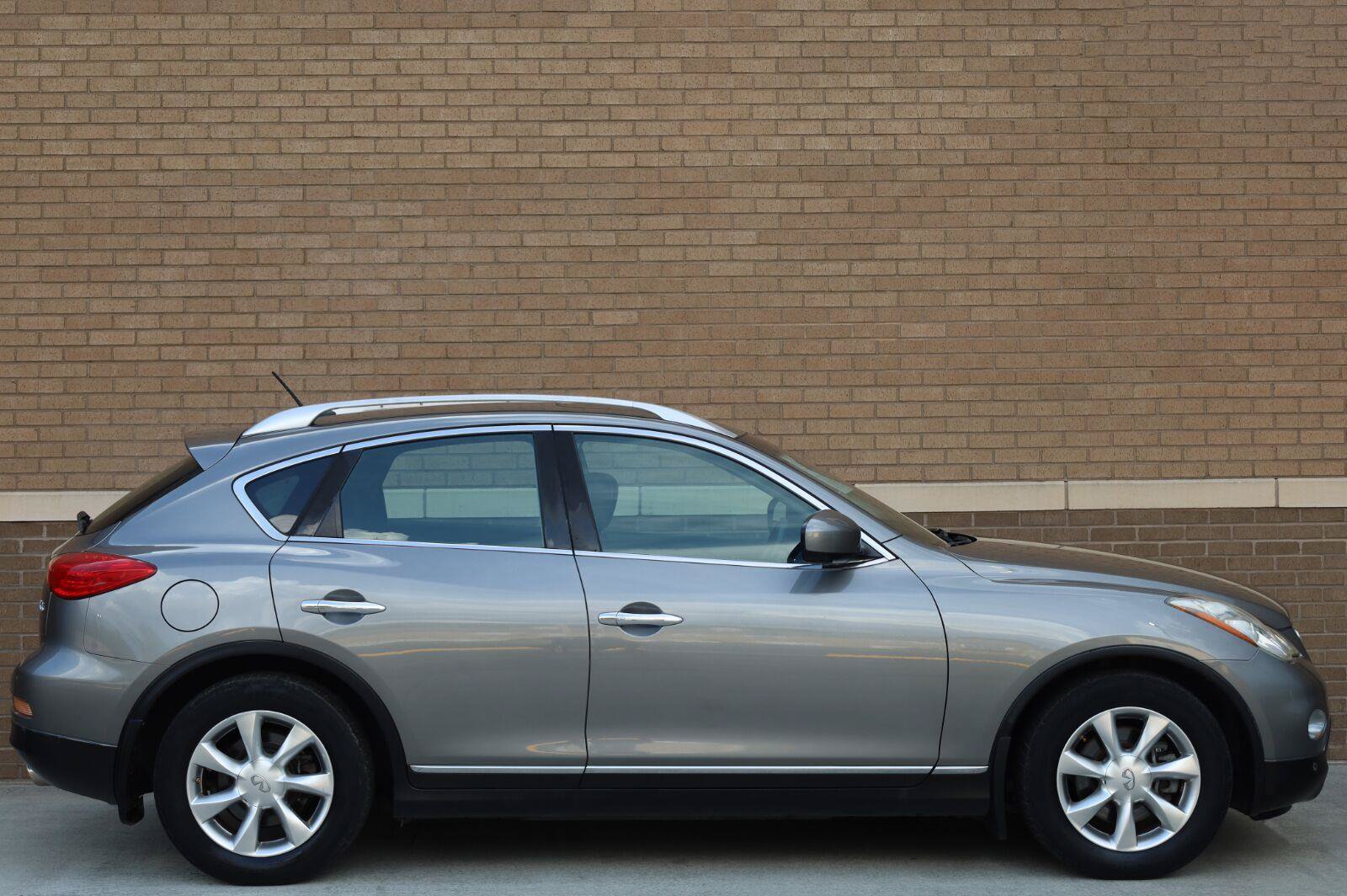 Used 2010 INFINITI EX35 Journey RWD image 3