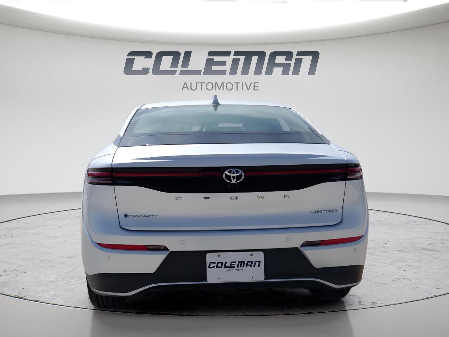 Used 2024 Toyota Crown Limited image 4