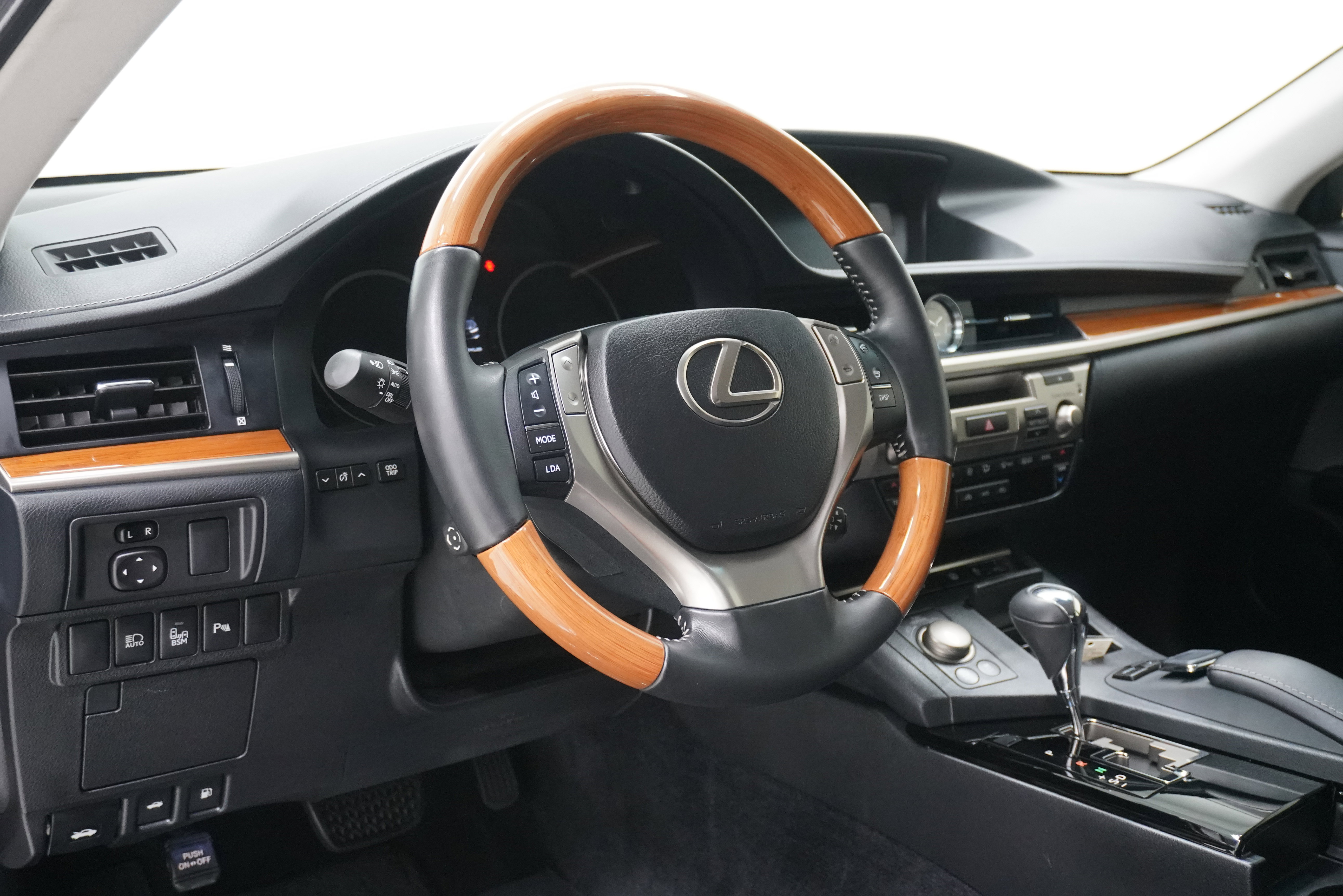 Used 2015 Lexus ES 300h FWD image 10