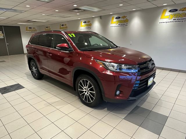 Used 2017 Toyota Highlander SE w/ Carpet Mat Package