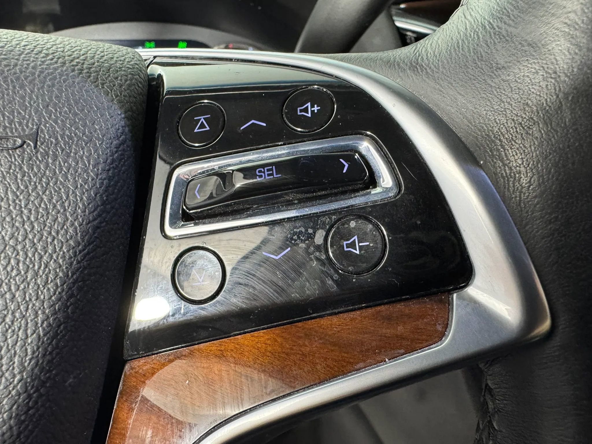 Used 2018 Cadillac Escalade Premium Luxury image 17