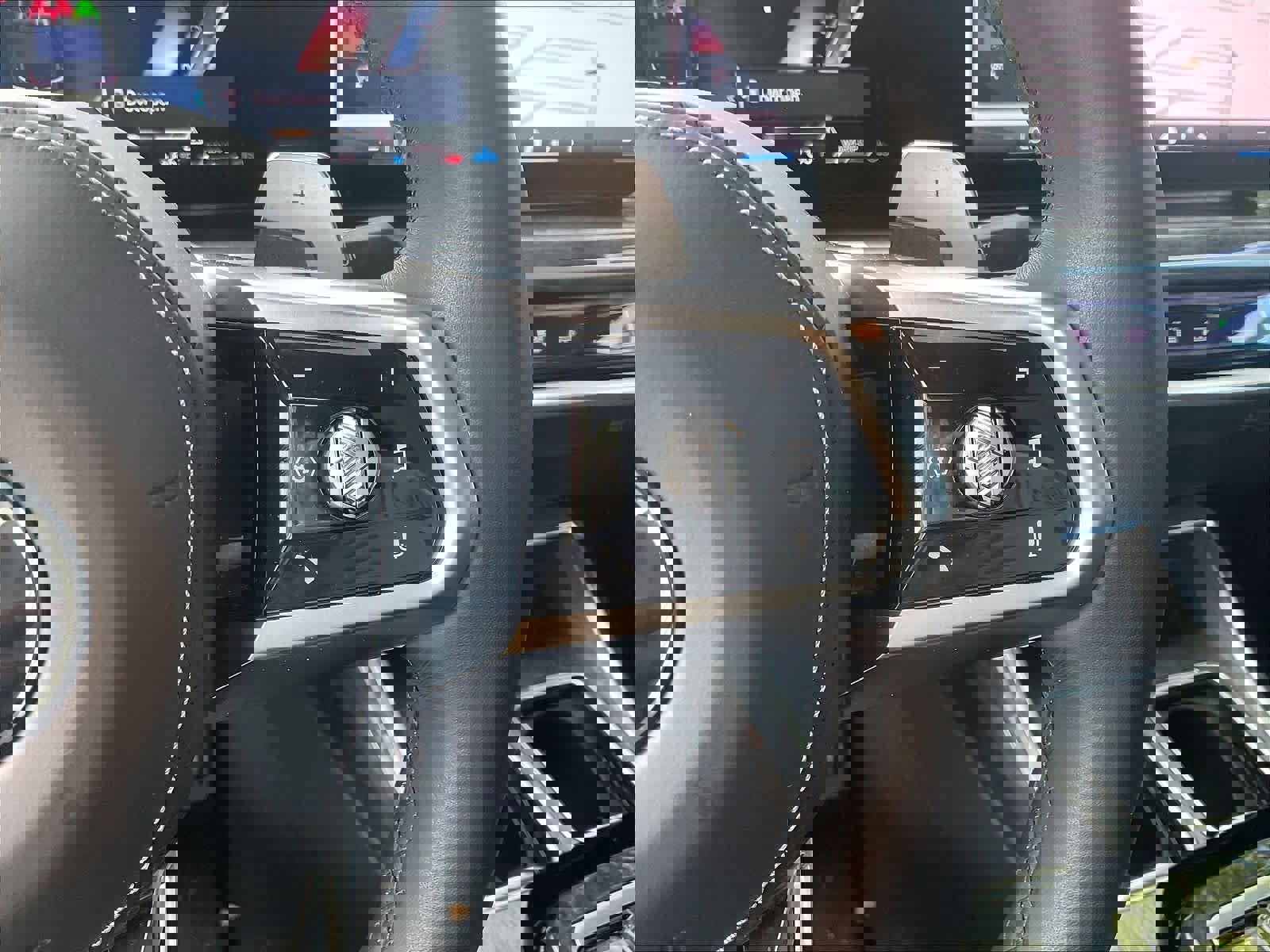 Used 2023 BMW 740i image 18