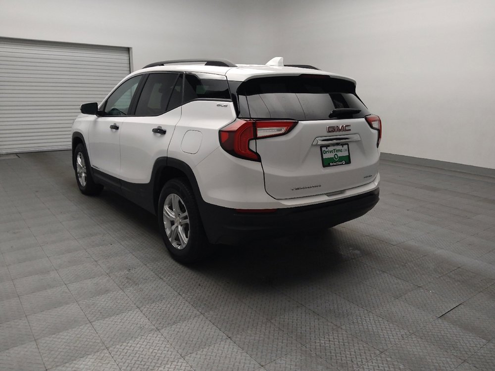 Used 2023 GMC Terrain SLE w/ Driver Convenience Package image 5