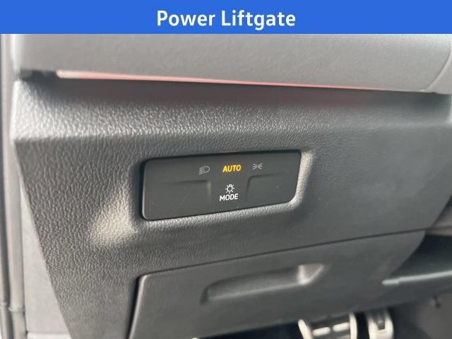 New 2026 Volkswagen Tiguan SE R-Line FWD image 9