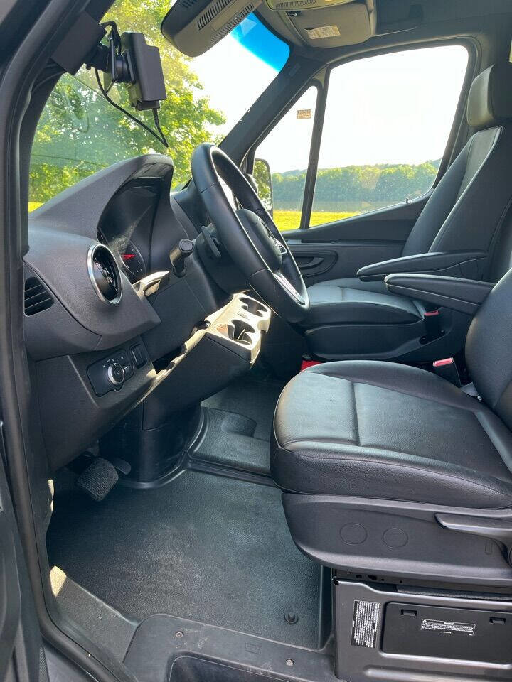 Used 2022 Mercedes-Benz Sprinter 4500 image 6