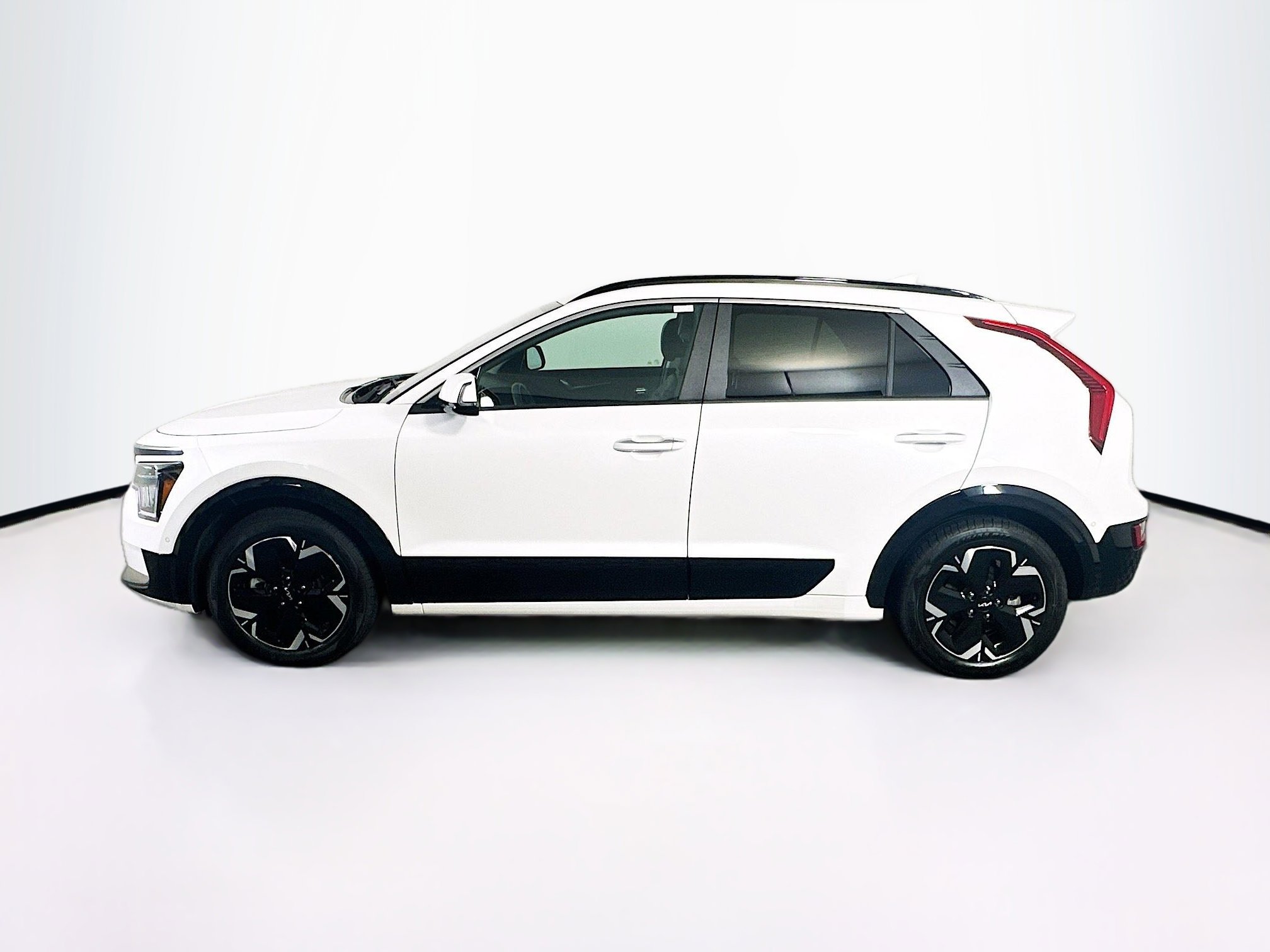Used 2024 Kia Niro Wave w/ Wave Preserve Package image 4