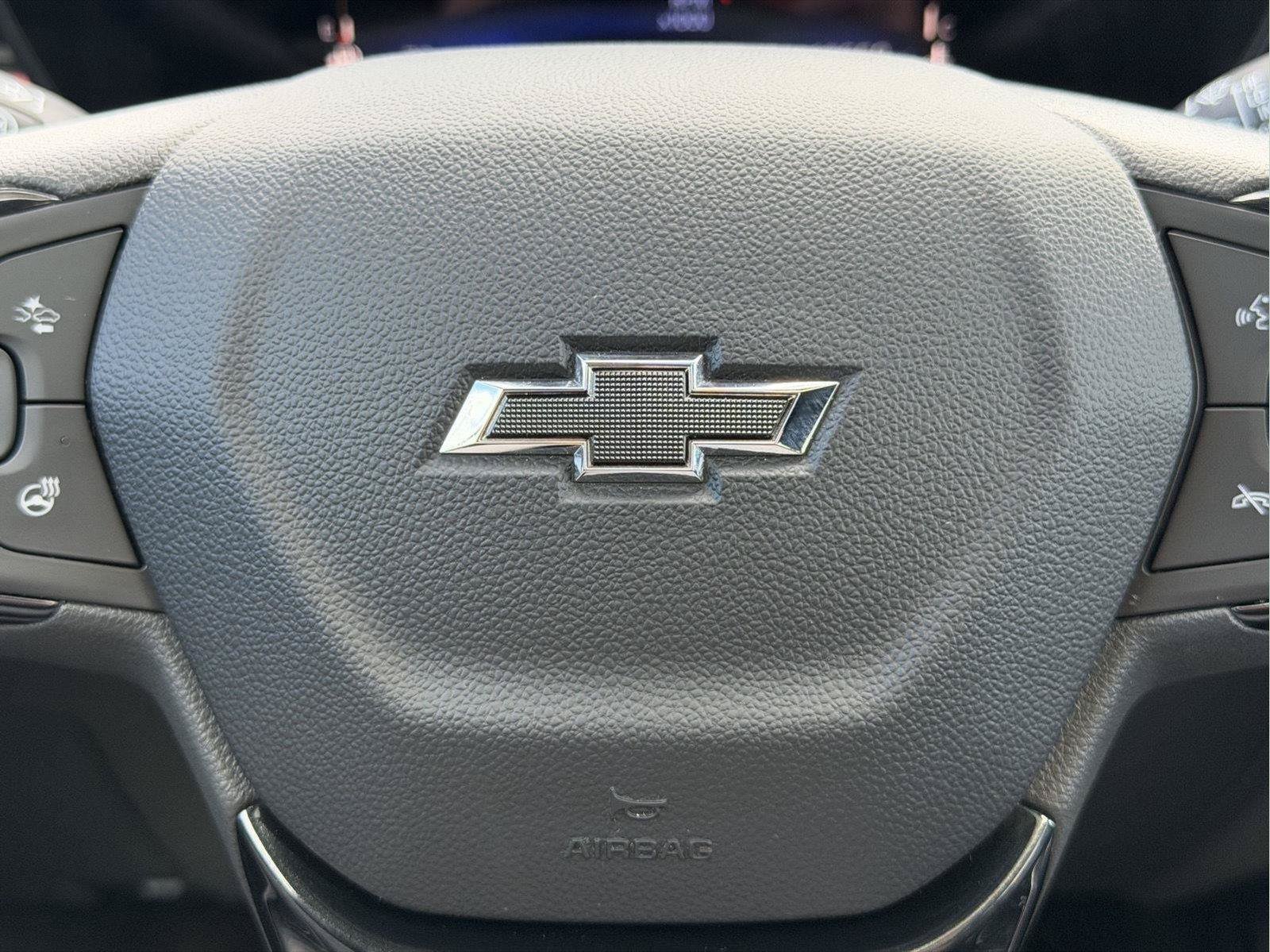 Used 2025 Chevrolet Trax RS w/ Sunroof Package FWD image 14
