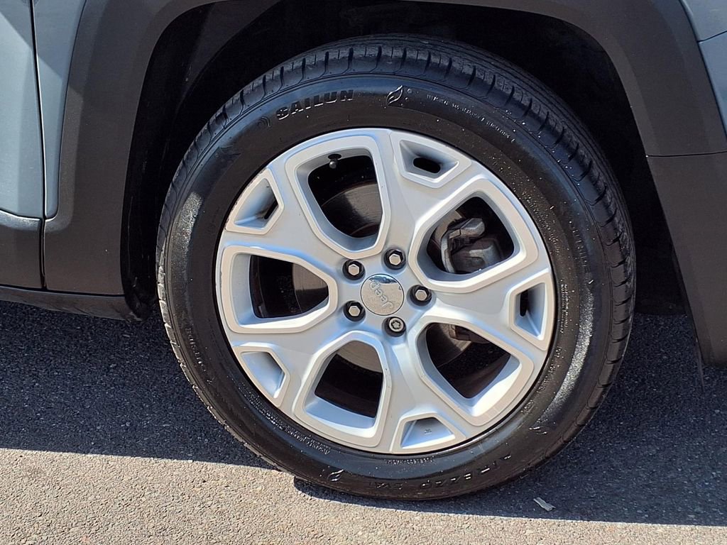 Used 2017 Jeep Renegade Limited FWD image 9