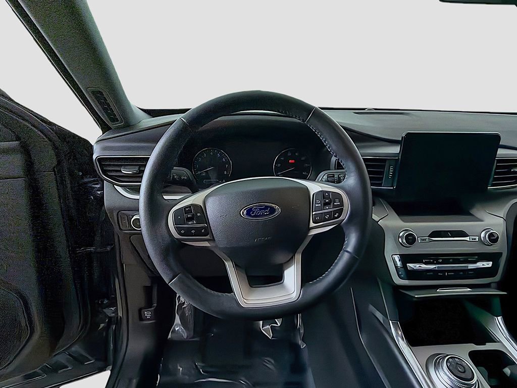 Used 2023 Ford Explorer XLT w/ Equipment Group 202A image 29