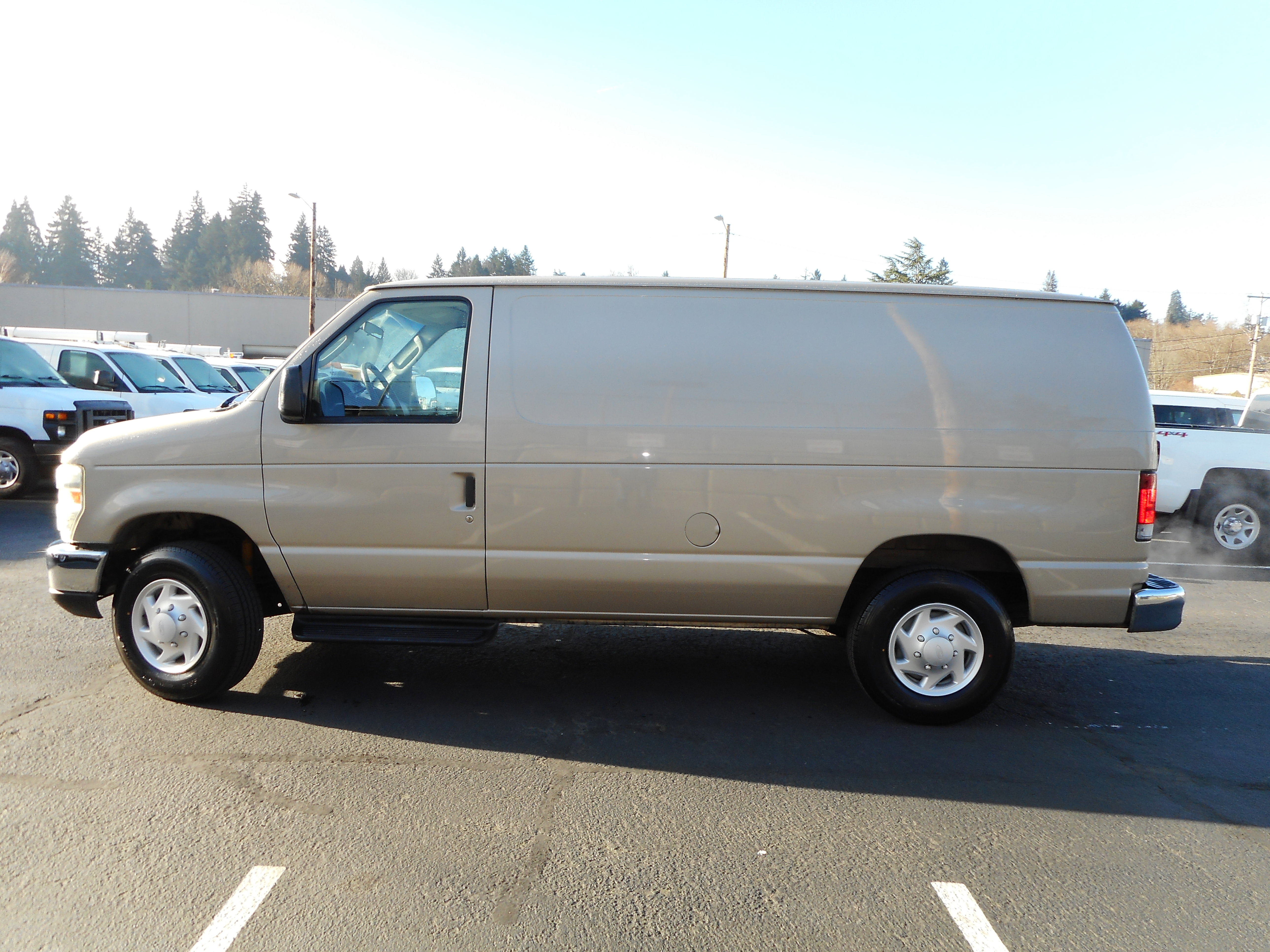 Used 2008 Ford E-250 and Econoline 250 RWD image 2