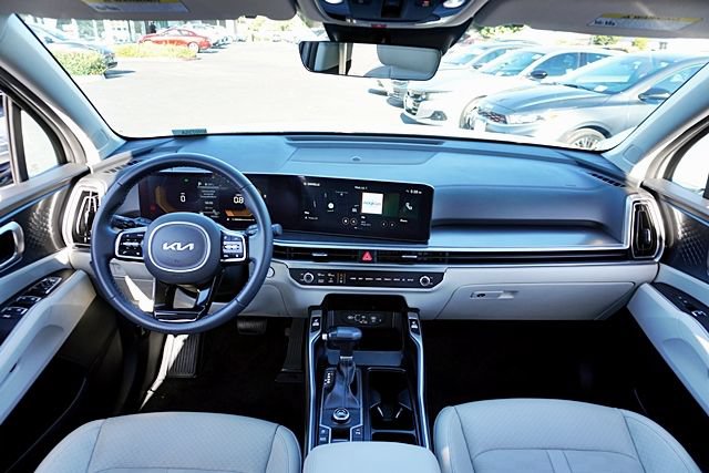 Used 2025 Kia Sorento EX w/ Panoramic Sunroof Package FWD image 22
