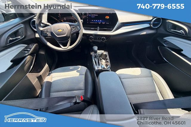 Used 2025 Chevrolet Trax LT FWD image 10