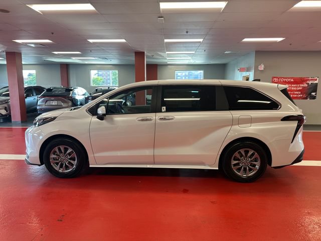 Certified 2025 Toyota Sienna XLE AWD/4WD image 6