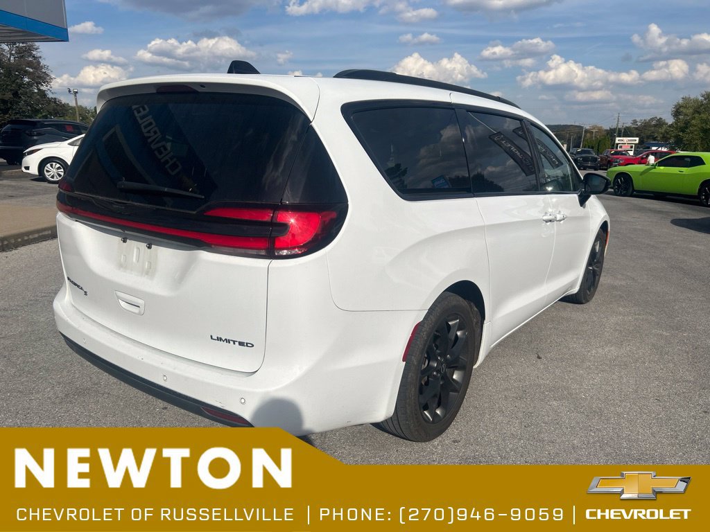 Used 2025 Chrysler Pacifica Limited FWD image 15