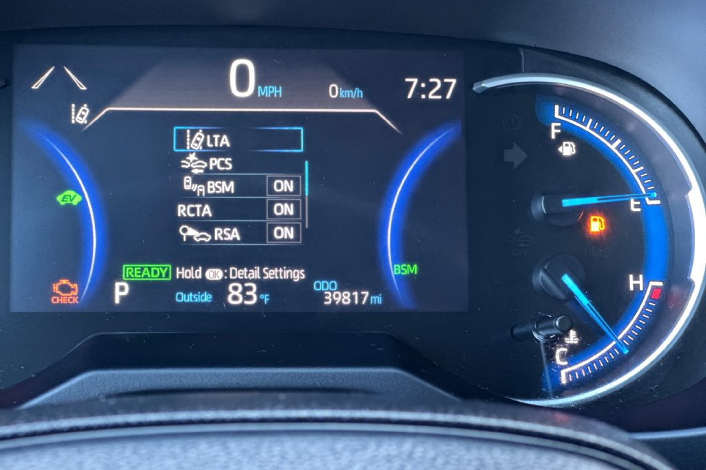 Used 2023 Toyota RAV4 LE AWD/4WD image 23