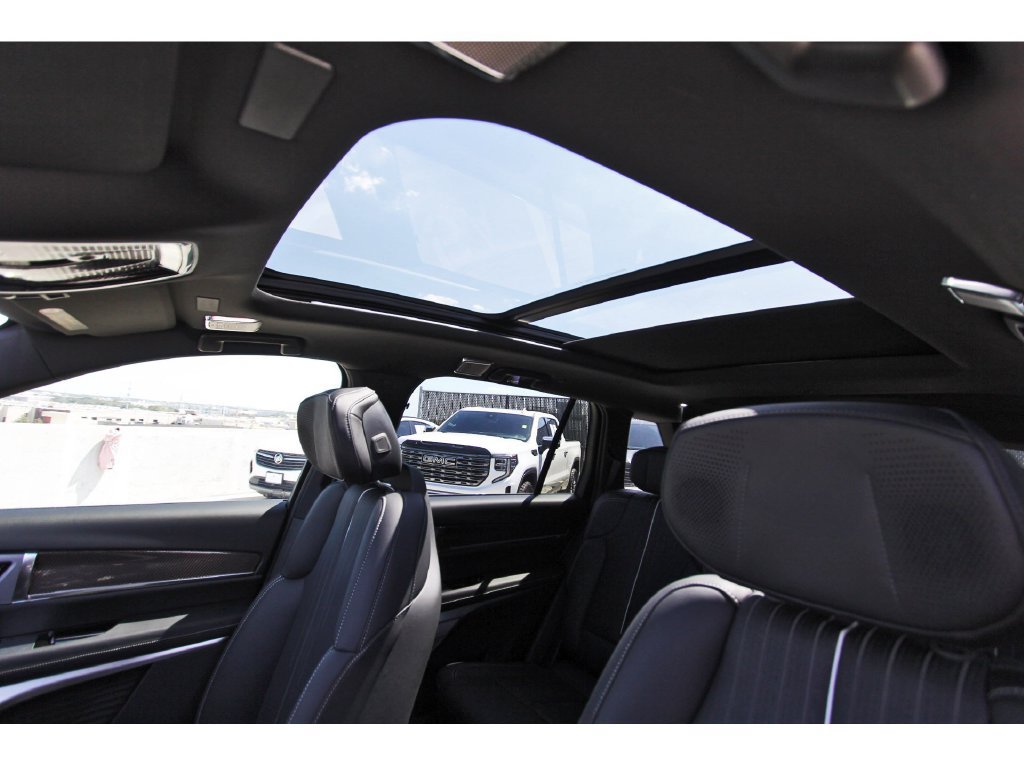 New 2027 Cadillac Vistiq Sport AWD/4WD image 23