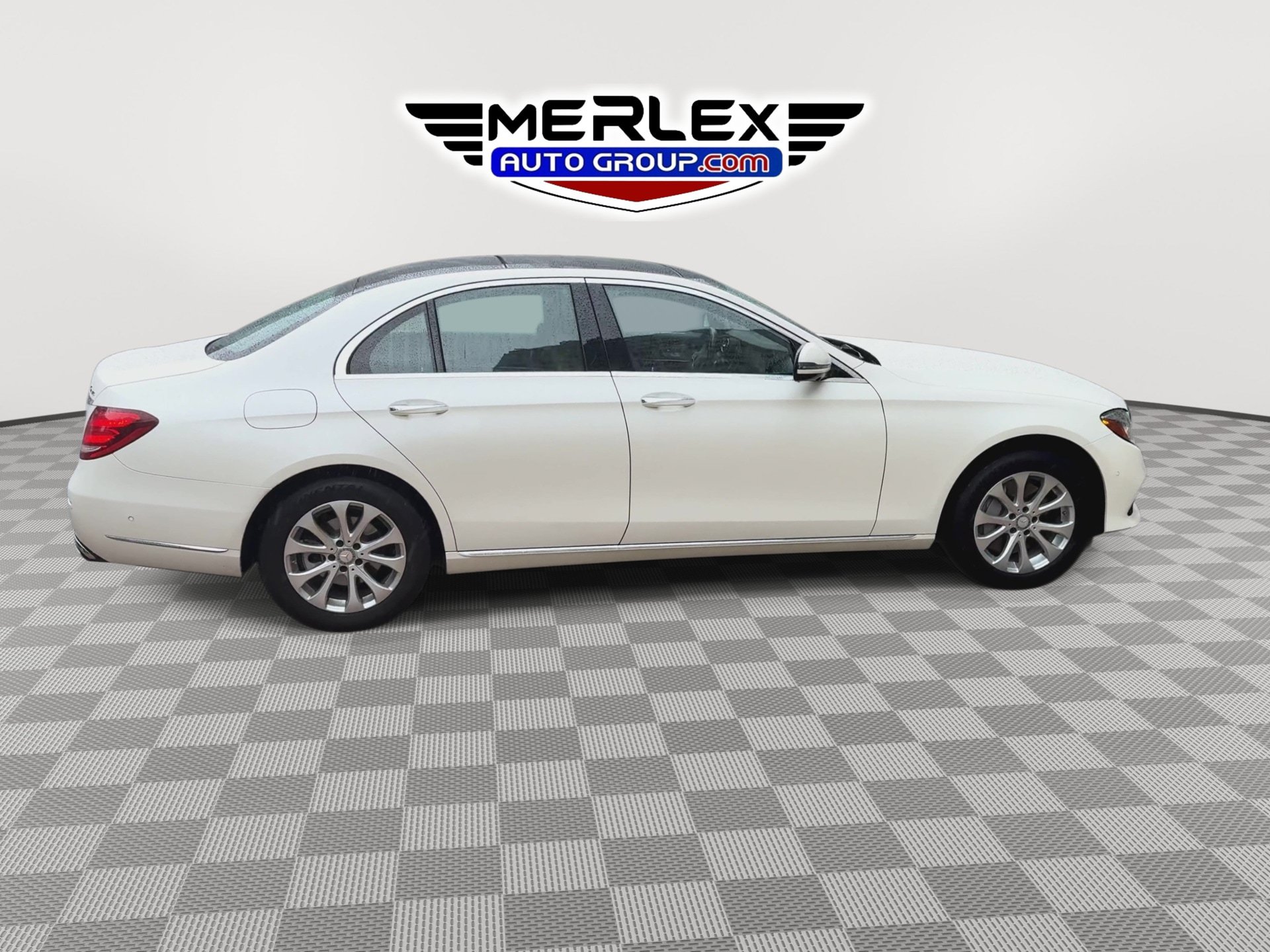 Used 2017 Mercedes-Benz E 300 4MATIC image 9
