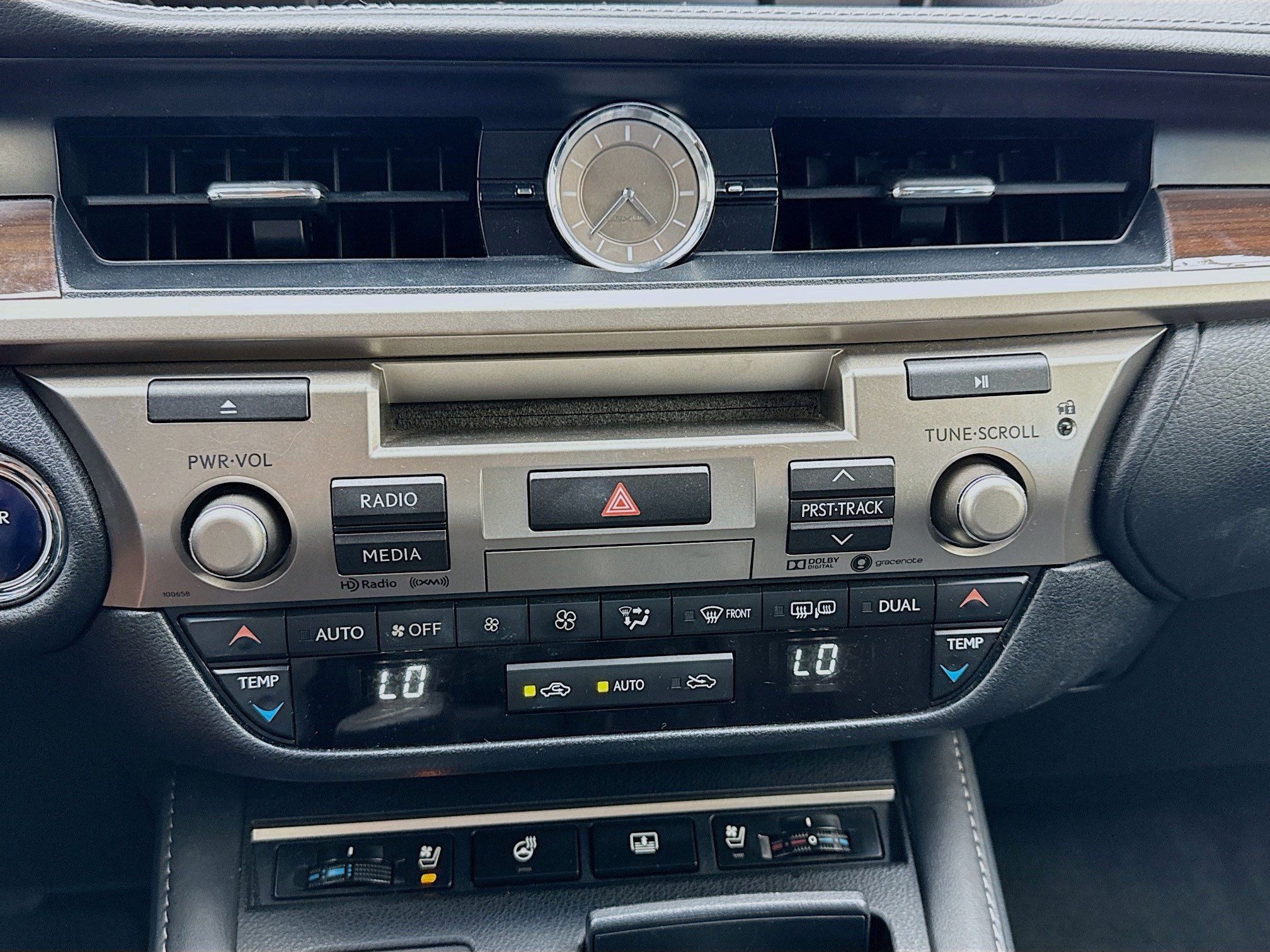 Used 2017 Lexus ES 300h w/ Luxury Package FWD image 12