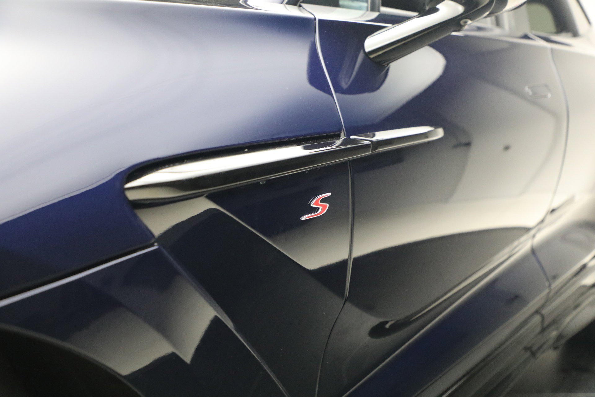 New 2026 Aston Martin DBX S image 40