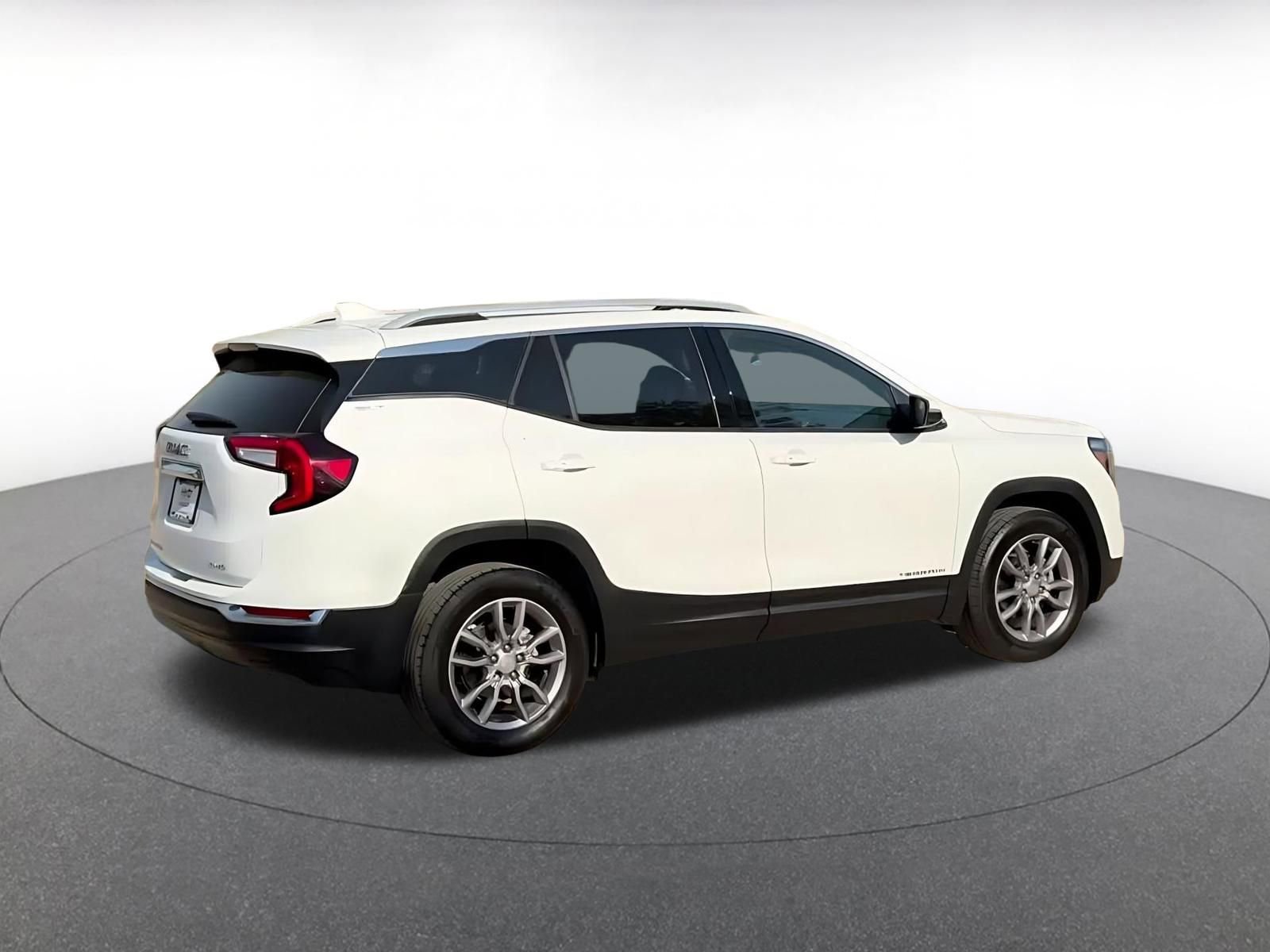 Used 2024 GMC Terrain SLT image 15