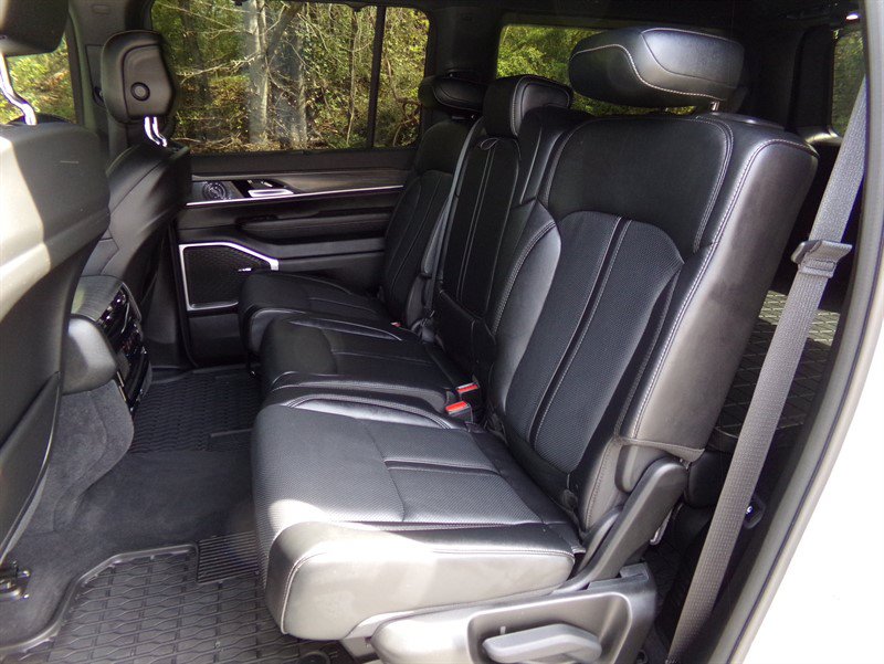 Used 2023 Jeep Wagoneer Series III w/ Convenience Group I AWD/4WD image 24