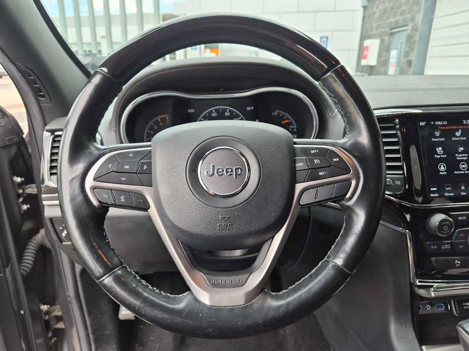 Used 2020 Jeep Grand Cherokee Overland AWD/4WD image 22