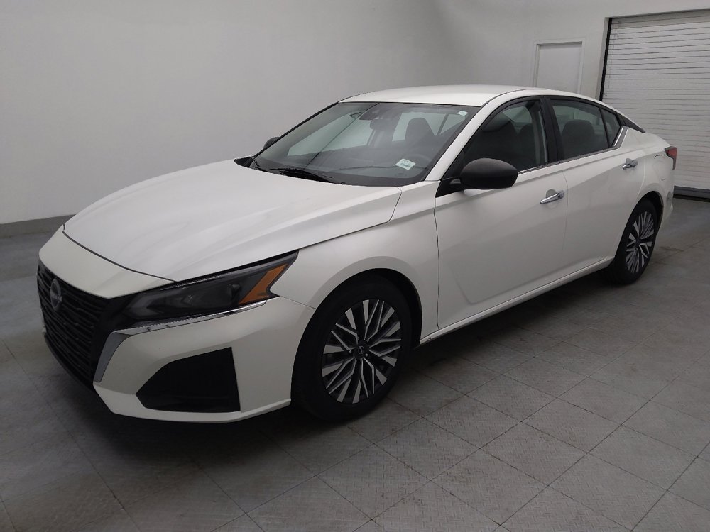 Used 2024 Nissan Altima 2.5 SV image 2