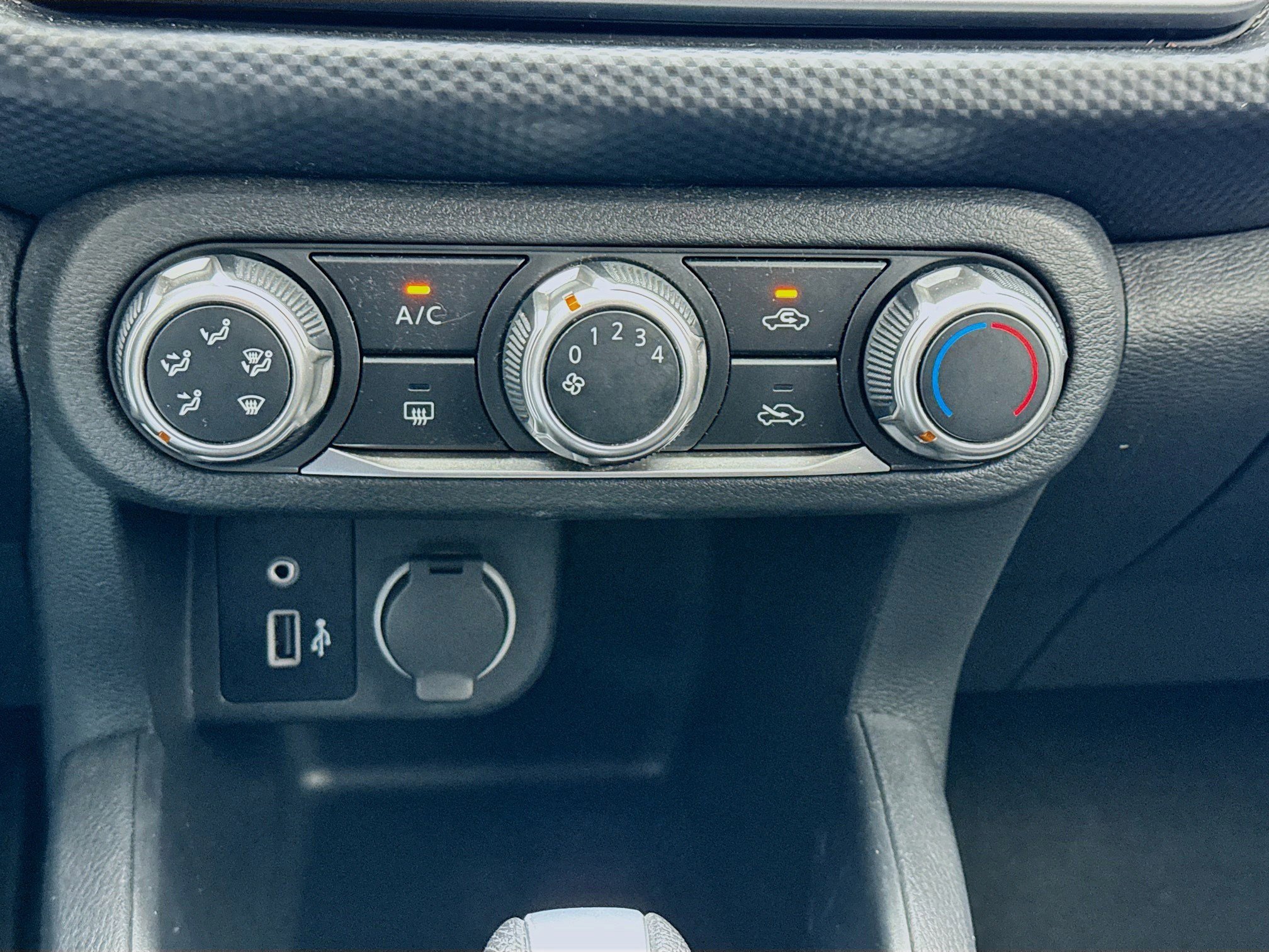 Used 2021 Nissan Kicks S FWD image 12