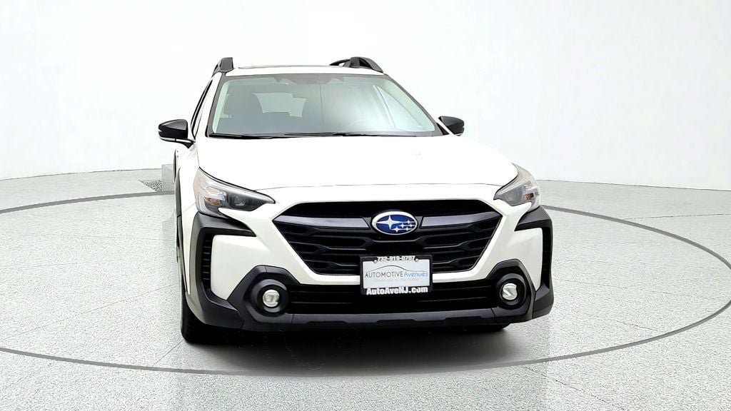 Used 2025 Subaru Outback Premium AWD/4WD image 2