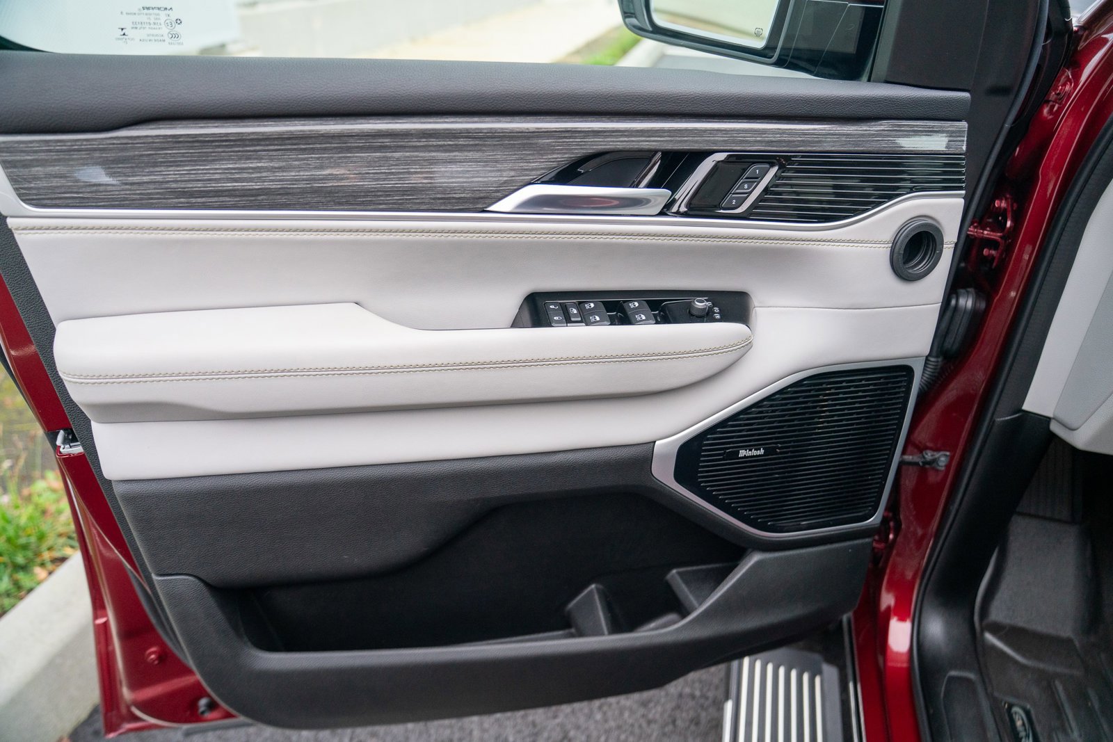 Used 2022 Jeep Wagoneer Series III w/ Premium Group I image 10