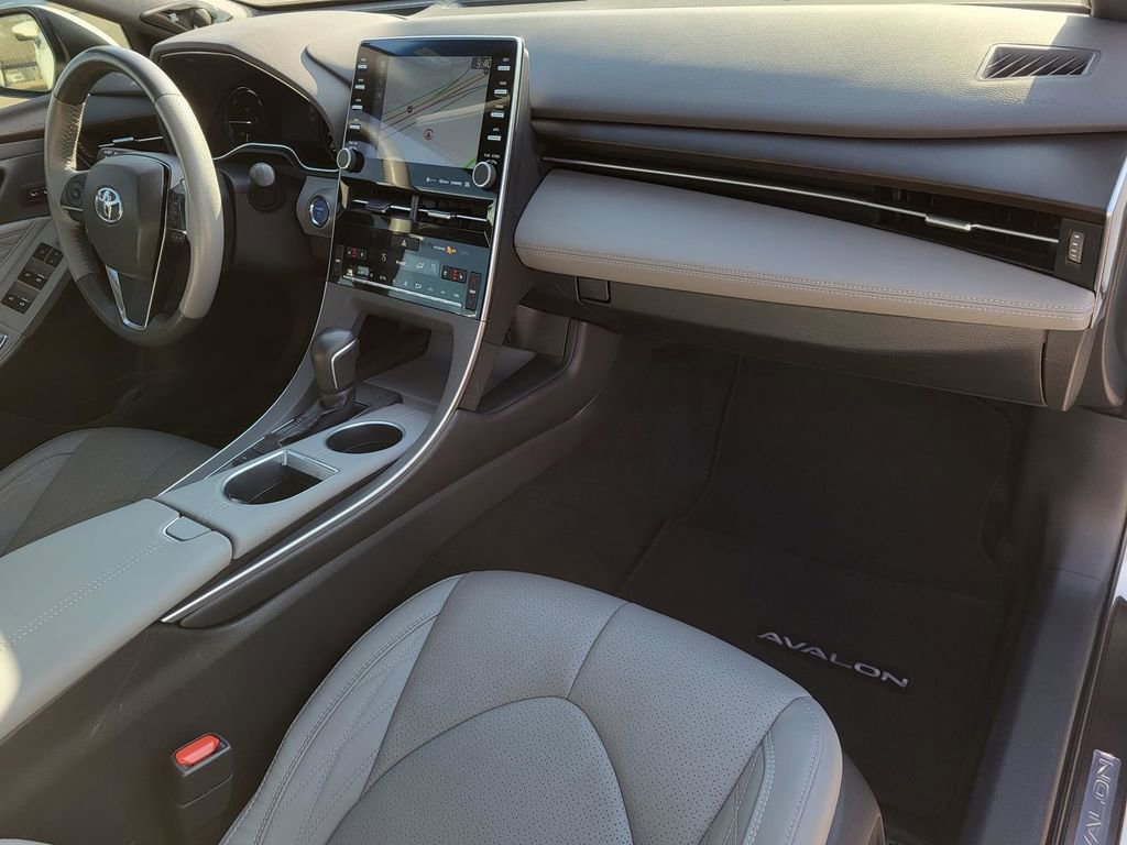 Used 2021 Toyota Avalon Limited image 8