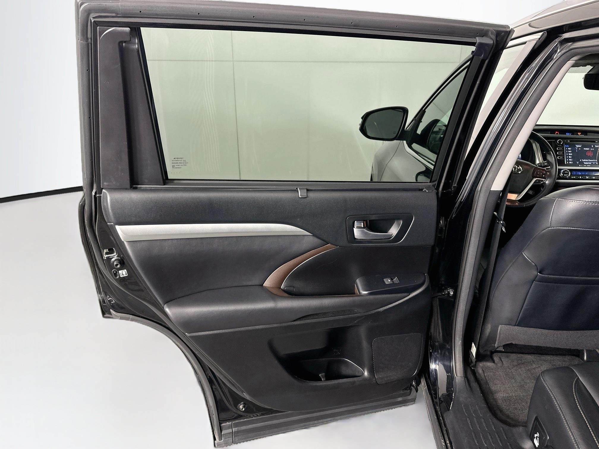 Used 2018 Toyota Highlander XLE FWD image 25