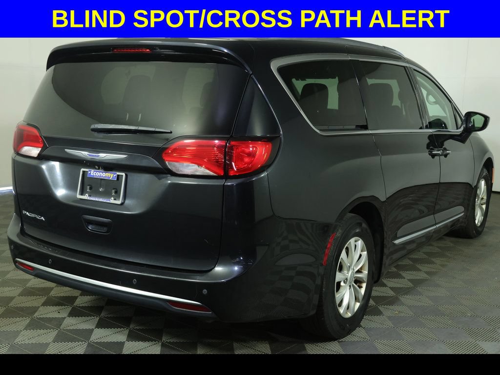 Used 2018 Chrysler Pacifica Touring-L w/ Premium Audio Group FWD image 7