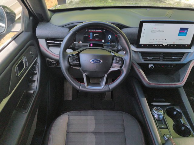 Used 2025 Ford Explorer ST-Line w/ ST-Line Street Pack AWD/4WD image 15
