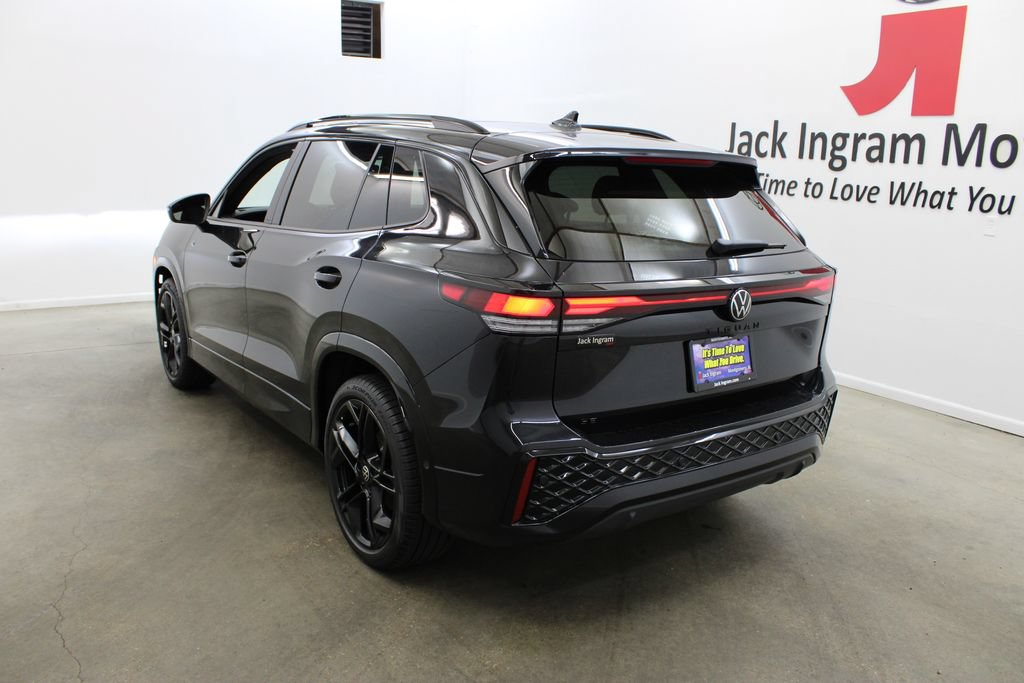 New 2026 Volkswagen Tiguan SE R-Line FWD image 3