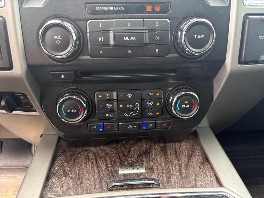 Used 2017 Ford F250 Lariat w/ Lariat Ultimate Package AWD/4WD image 26