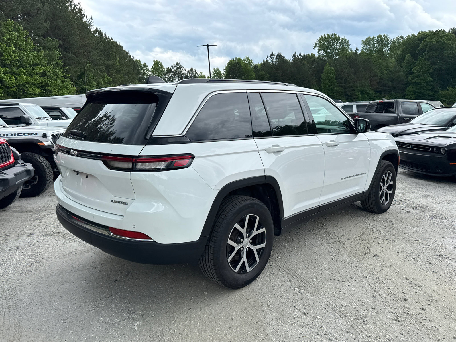Used 2025 Jeep Grand Cherokee Limited AWD/4WD image 8