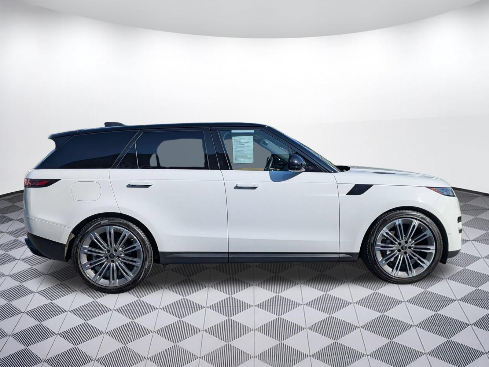 Used 2024 Land Rover Range Rover Sport SE AWD/4WD image 6