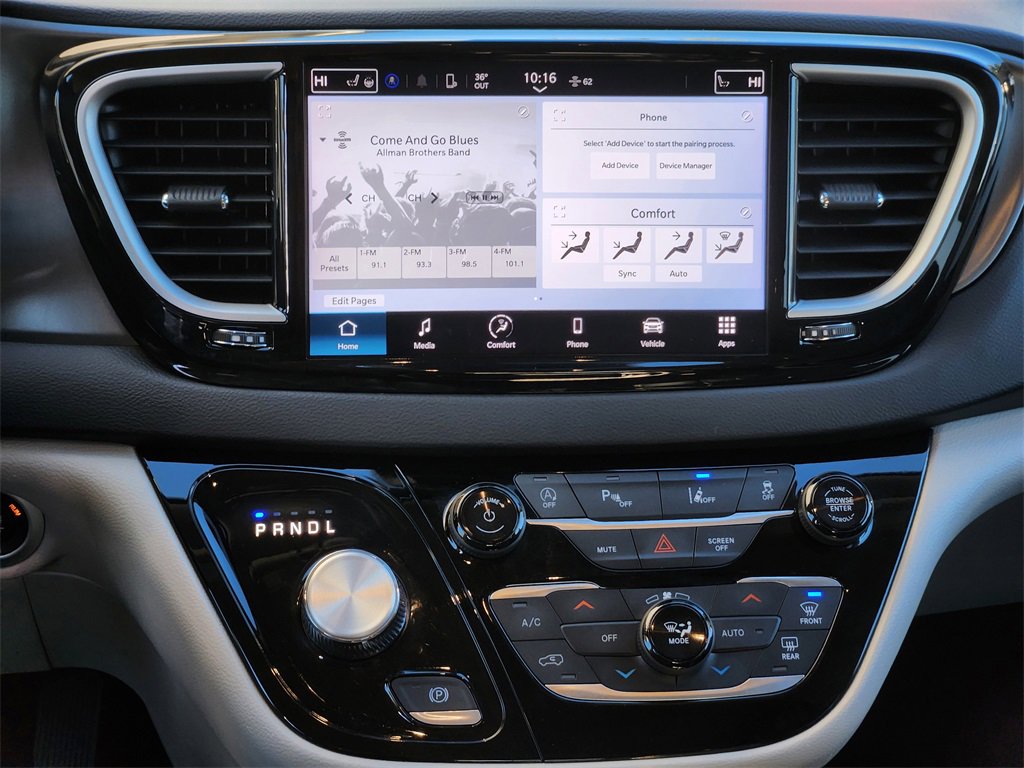 Used 2024 Chrysler Pacifica Touring-L image 21