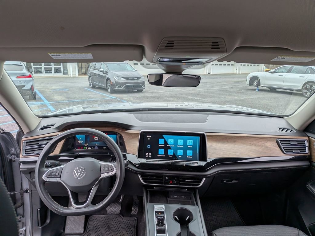 Used 2024 Volkswagen Atlas SE image 17