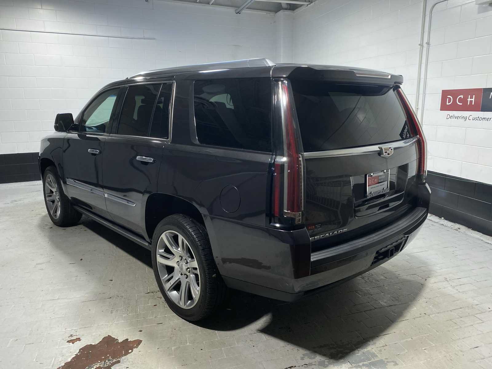 Used 2015 Cadillac Escalade Premium AWD/4WD image 4