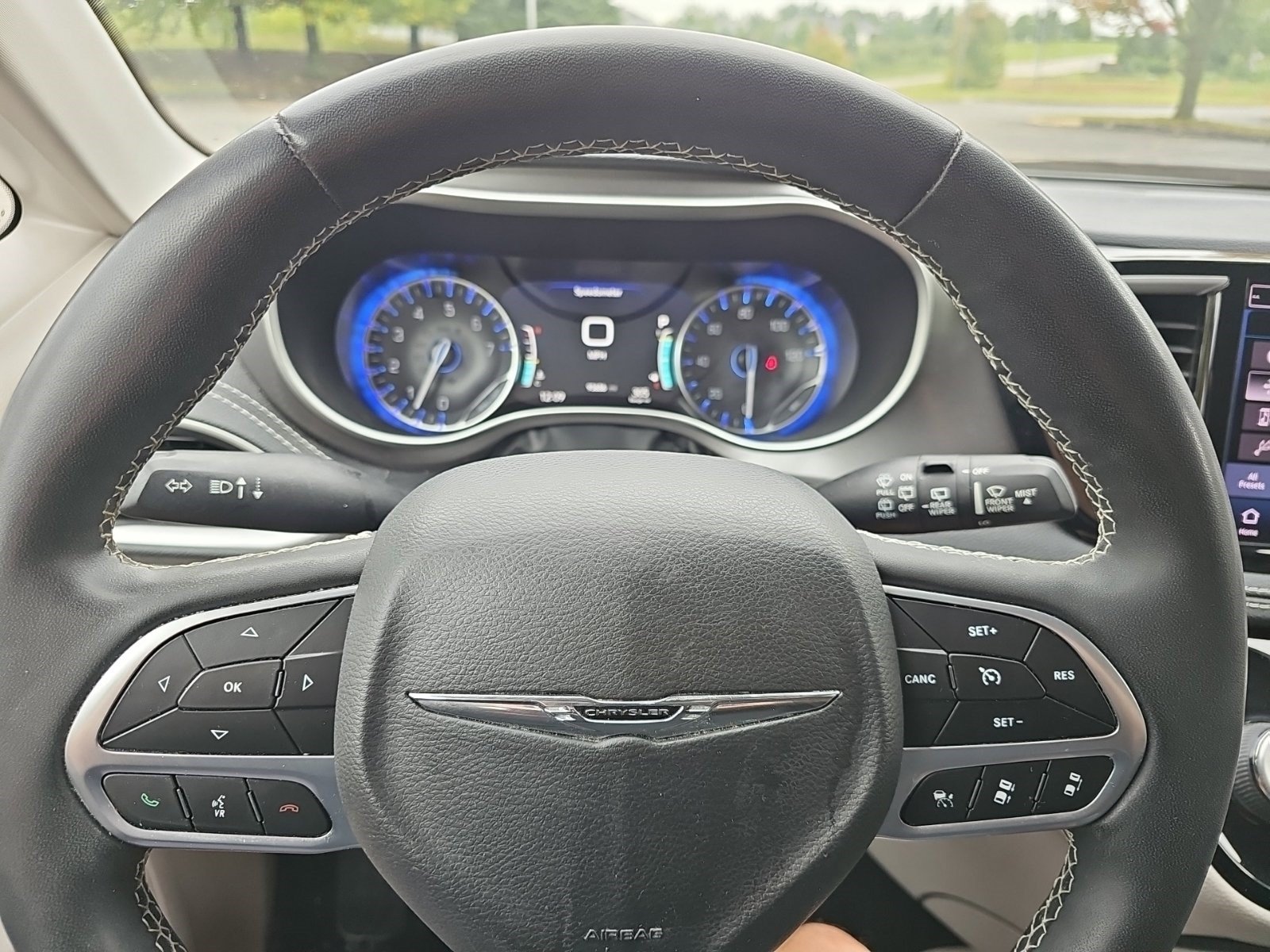 Used 2022 Chrysler Pacifica Touring-L FWD image 17