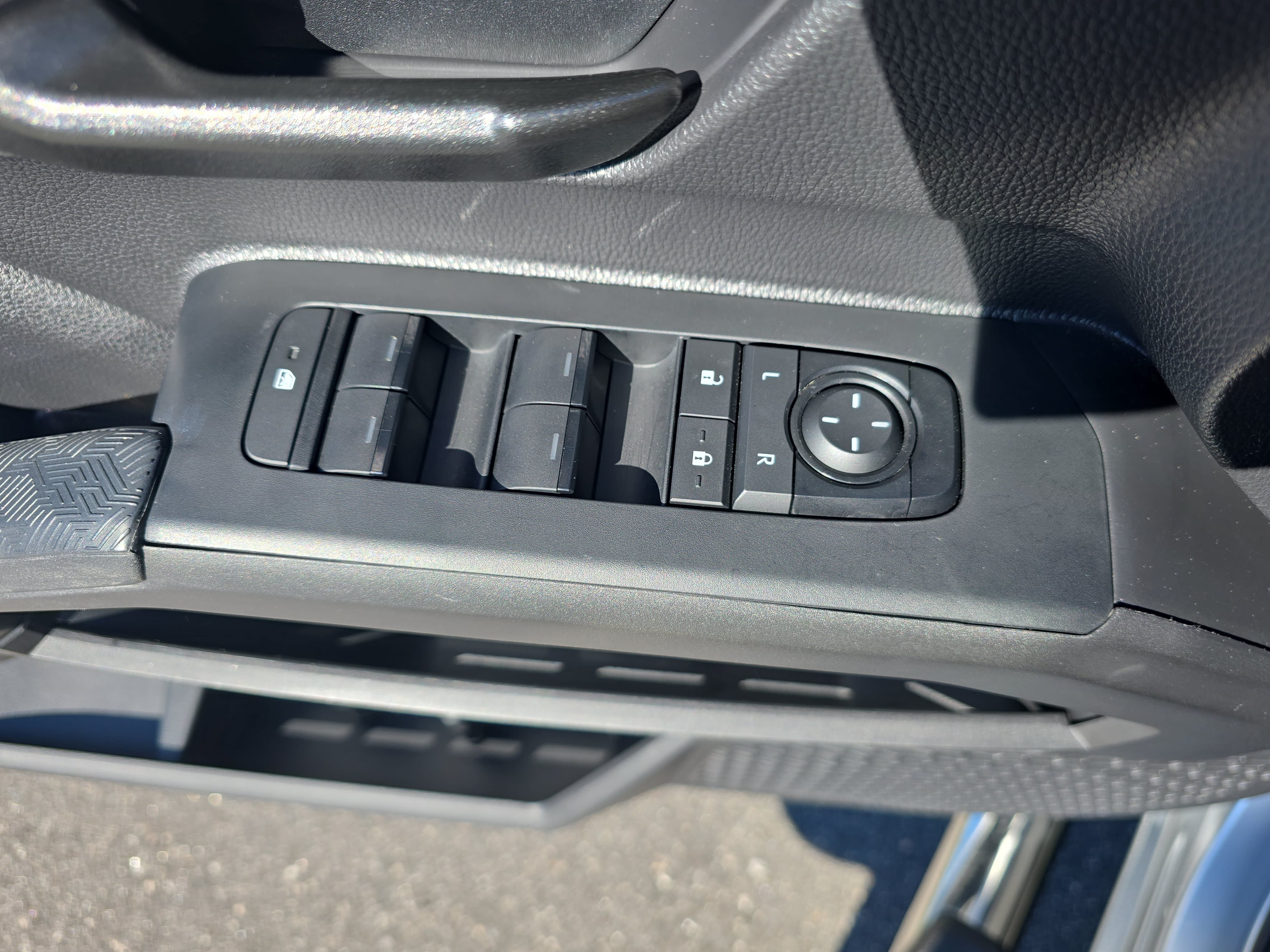 Certified 2024 Toyota Tacoma SR5 AWD/4WD image 29