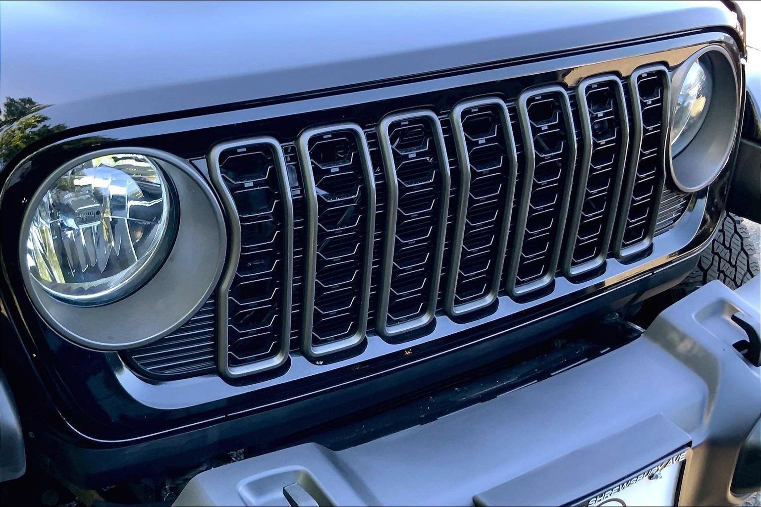 Certified 2024 Jeep Gladiator Sport AWD/4WD image 24